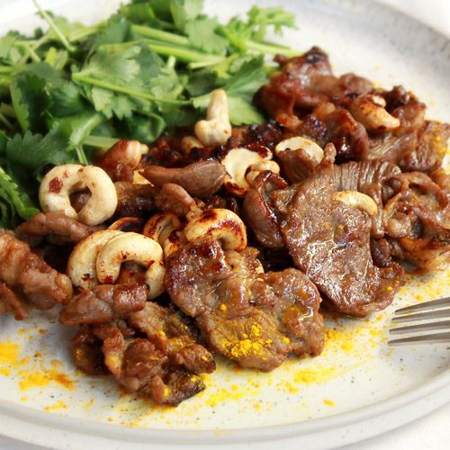 カレー味のヤギ肉スライス+カシューナッツ